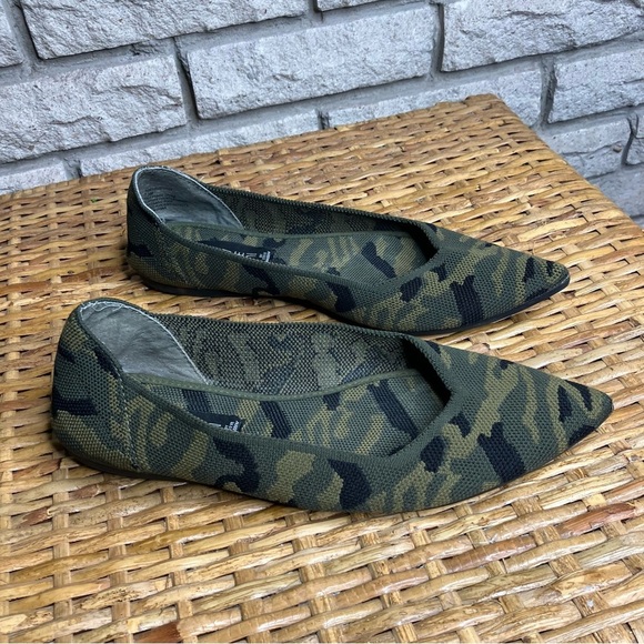 Steve Madden Rosy Point Toe Ballet Flat - Picture 1 of 6